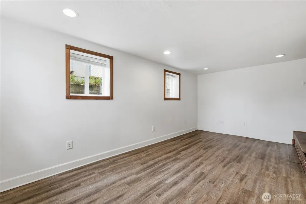 10035 17th Avenue SW Seattle WA 98146
