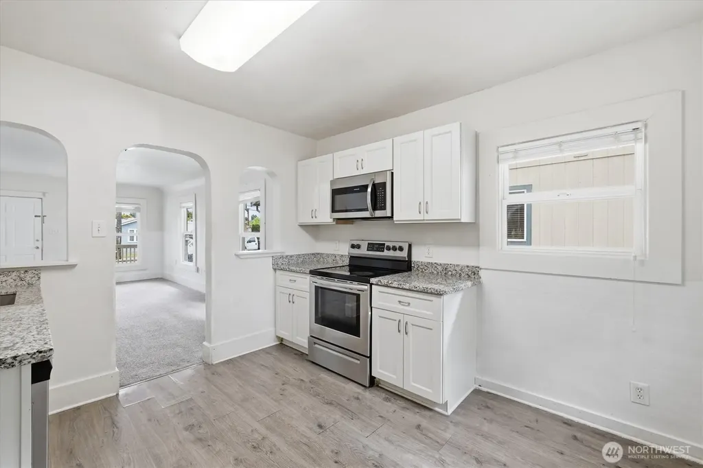 10035 17th Avenue SW Seattle WA 98146