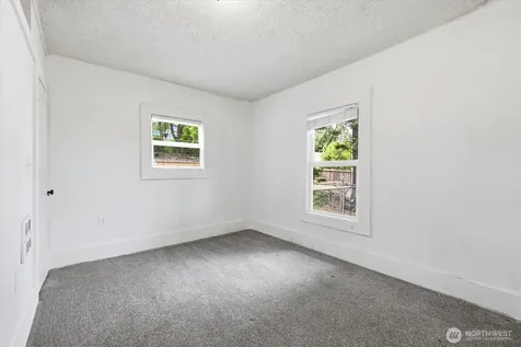 10035 17th Avenue SW Seattle WA 98146