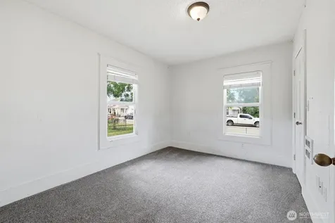 10035 17th Avenue SW Seattle WA 98146
