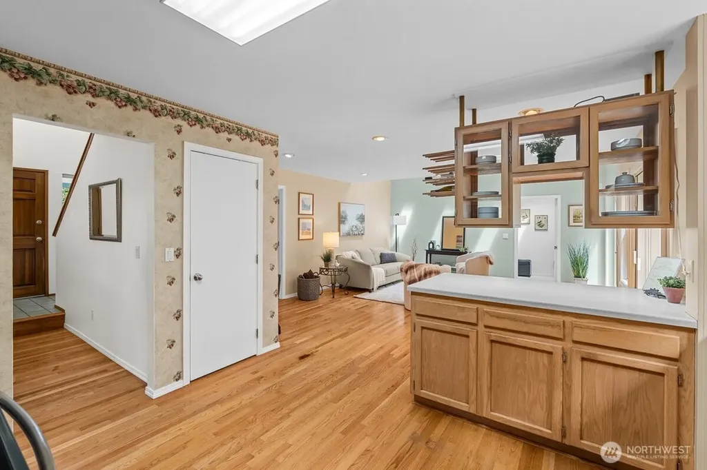 27015 NE Dorothy Duvall WA 98019