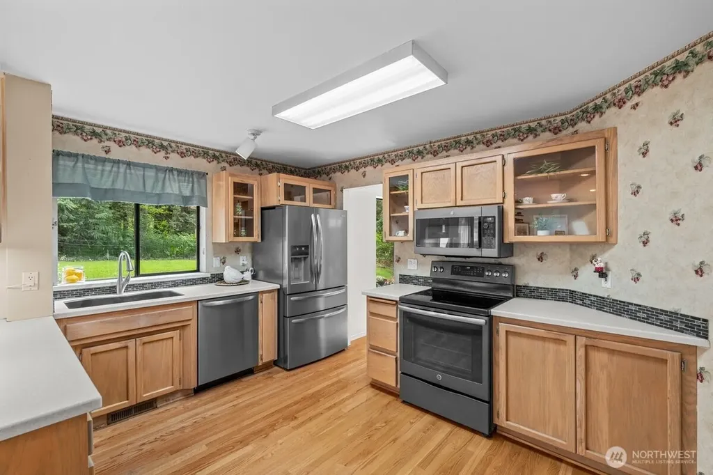27015 NE Dorothy Duvall WA 98019