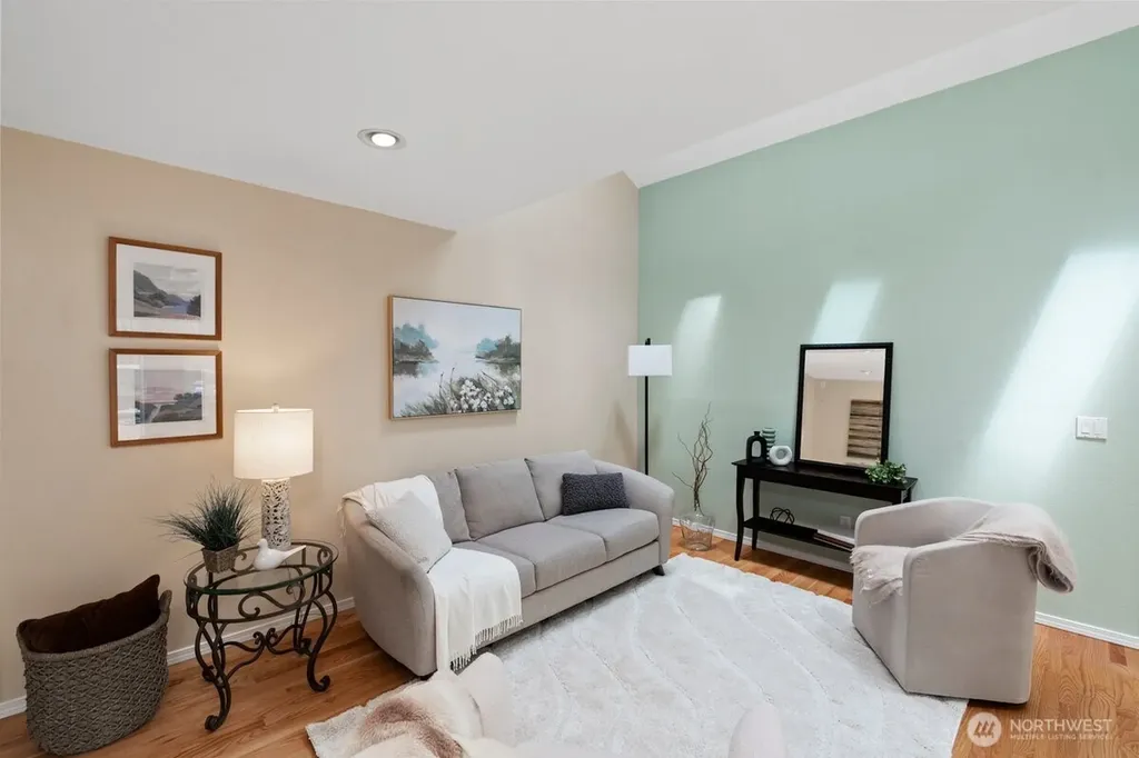 27015 NE Dorothy Duvall WA 98019