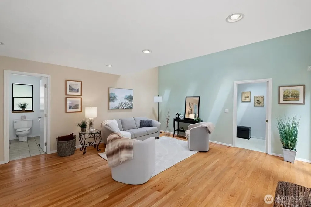 27015 NE Dorothy Duvall WA 98019