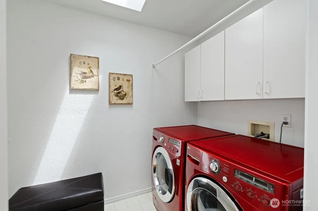 27015 NE Dorothy Duvall WA 98019