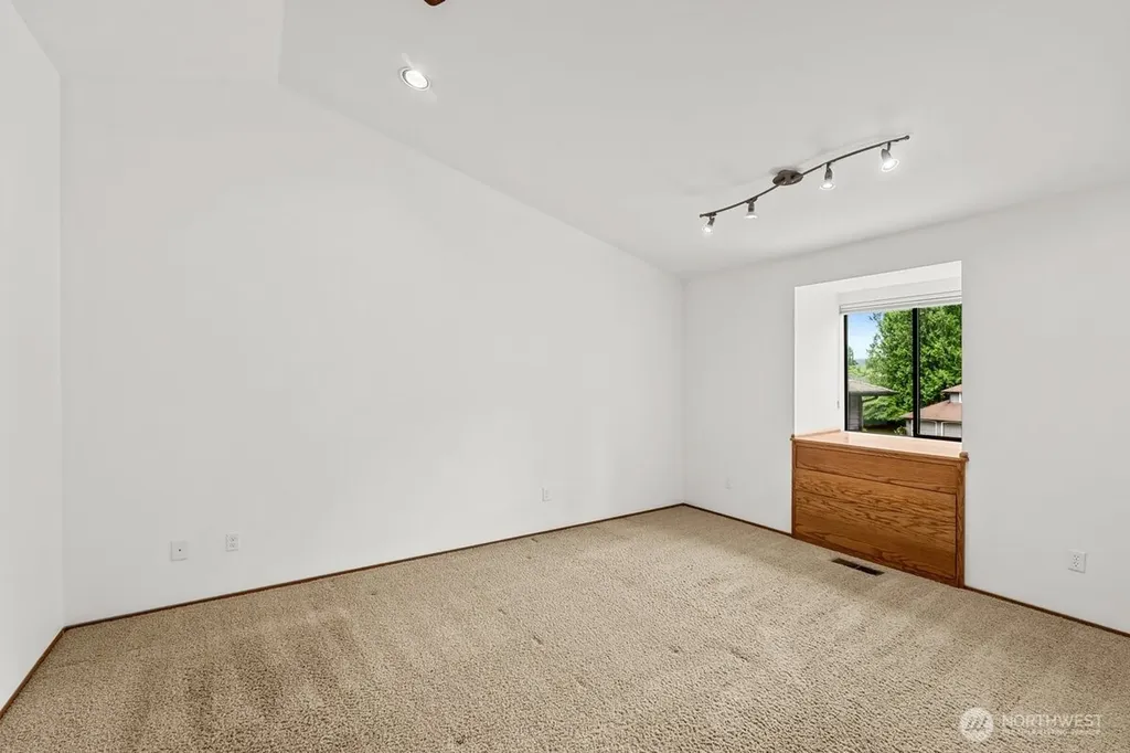 27015 NE Dorothy Duvall WA 98019