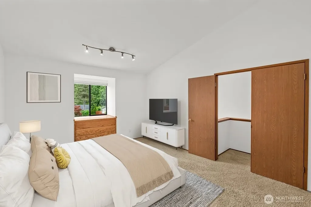 27015 NE Dorothy Duvall WA 98019