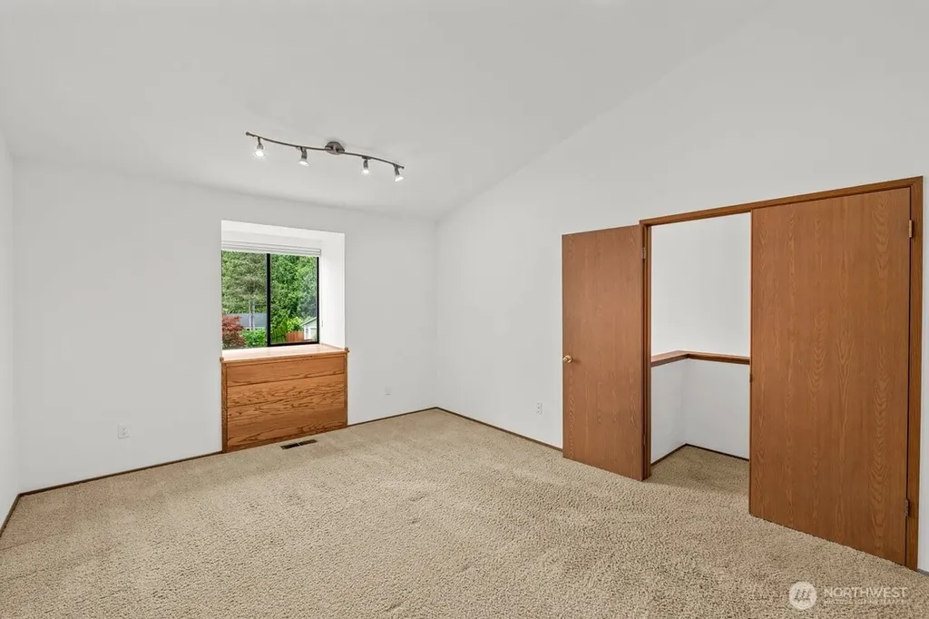 27015 NE Dorothy Duvall WA 98019