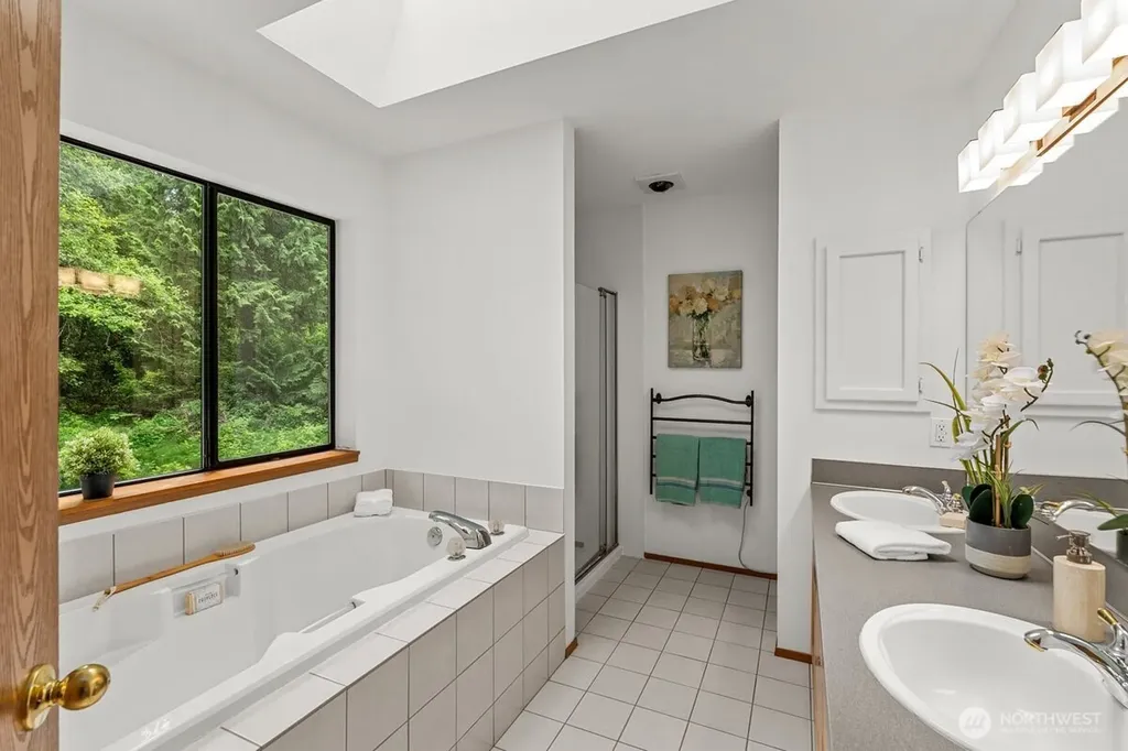 27015 NE Dorothy Duvall WA 98019