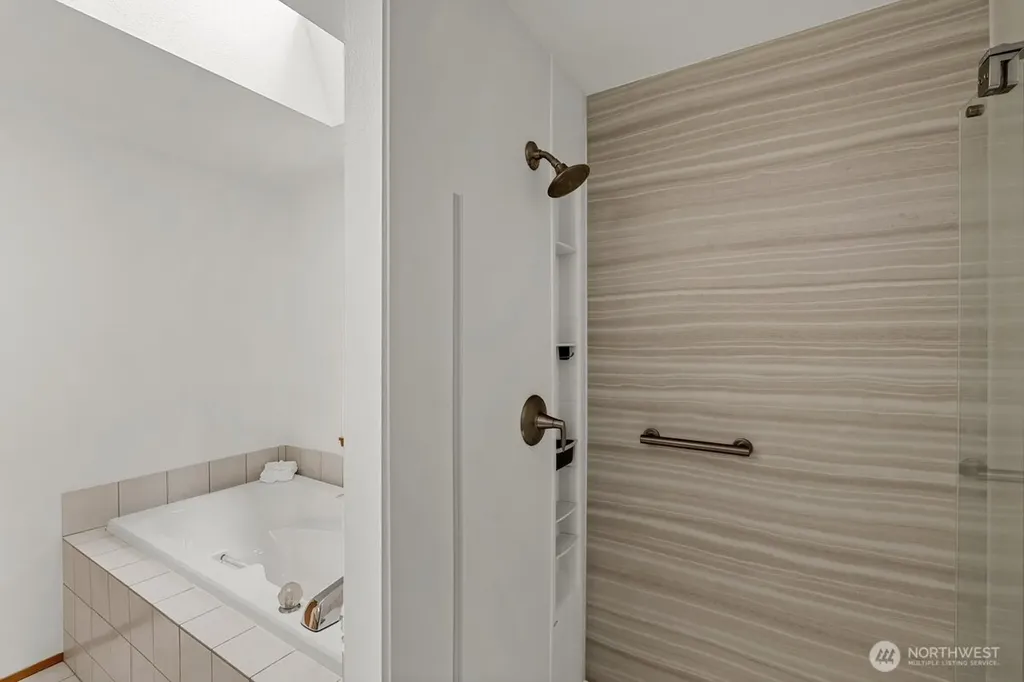 27015 NE Dorothy Duvall WA 98019
