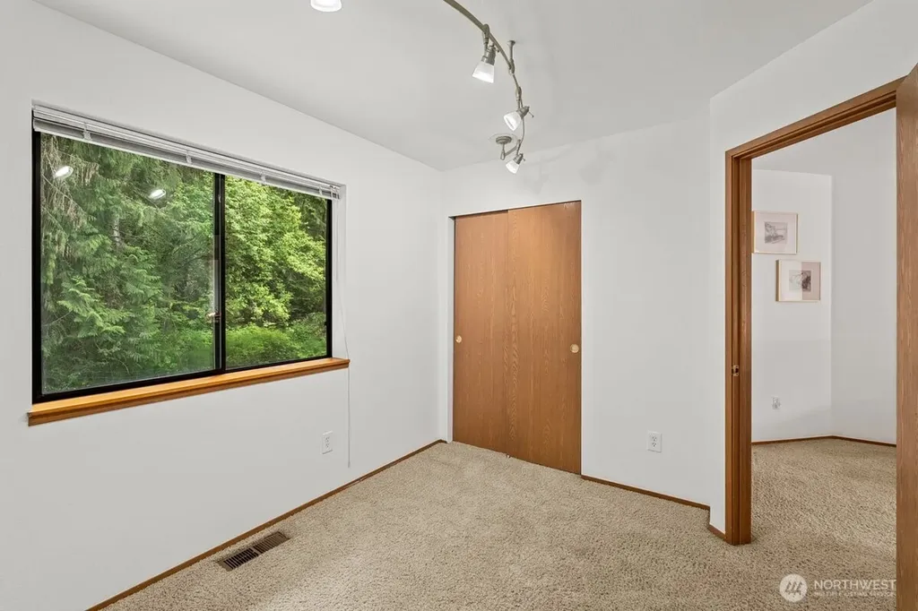 27015 NE Dorothy Duvall WA 98019