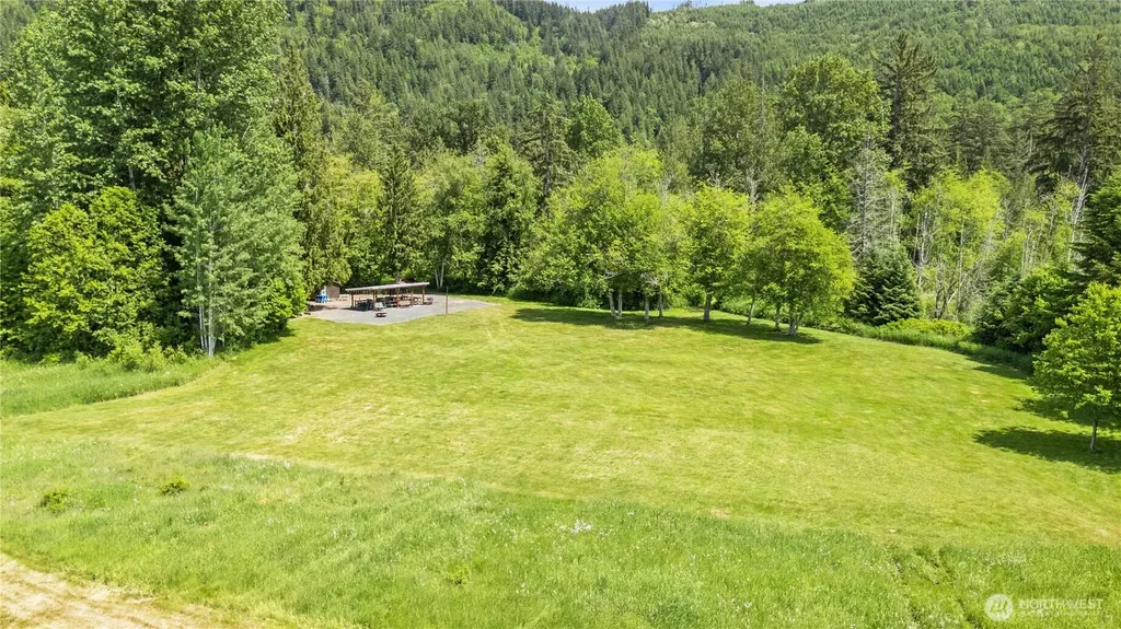 5537 Strand Road Deming WA 98244