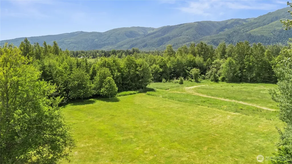 5537 Strand Road Deming WA 98244