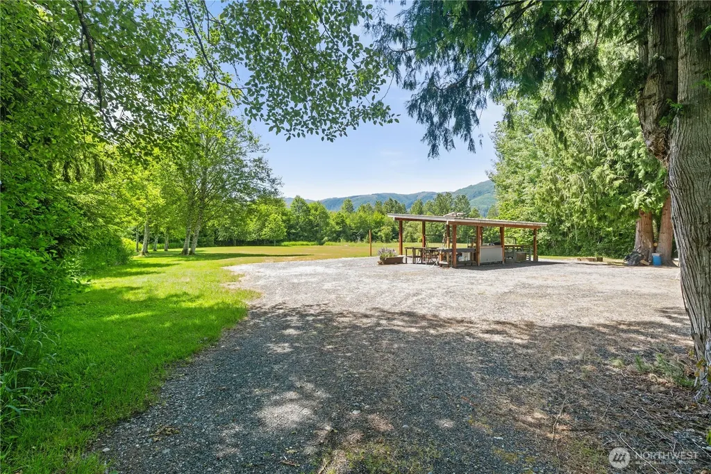 5537 Strand Road Deming WA 98244
