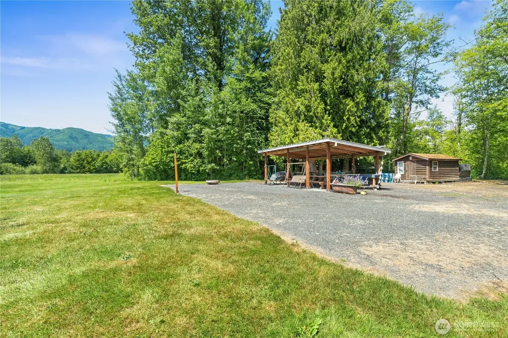 5537 Strand Road Deming WA 98244