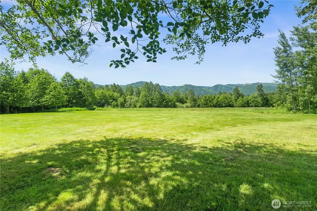 5537 Strand Road Deming WA 98244