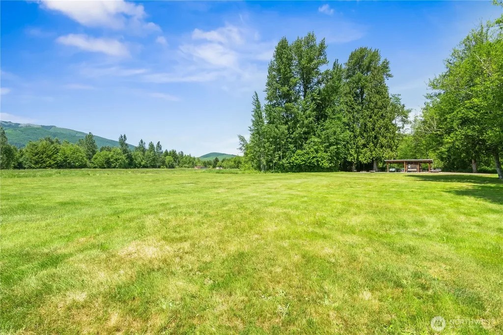 5537 Strand Road Deming WA 98244