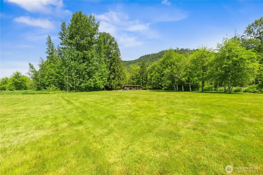 5537 Strand Road Deming WA 98244