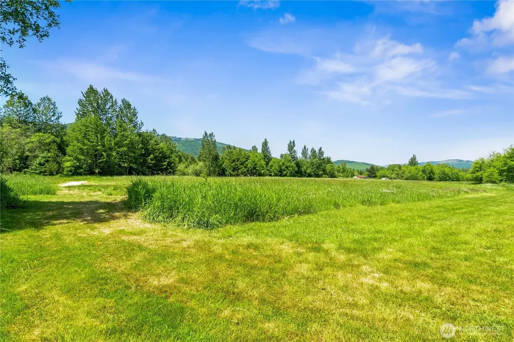 5537 Strand Road Deming WA 98244