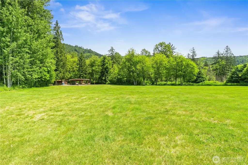 5537 Strand Road Deming WA 98244