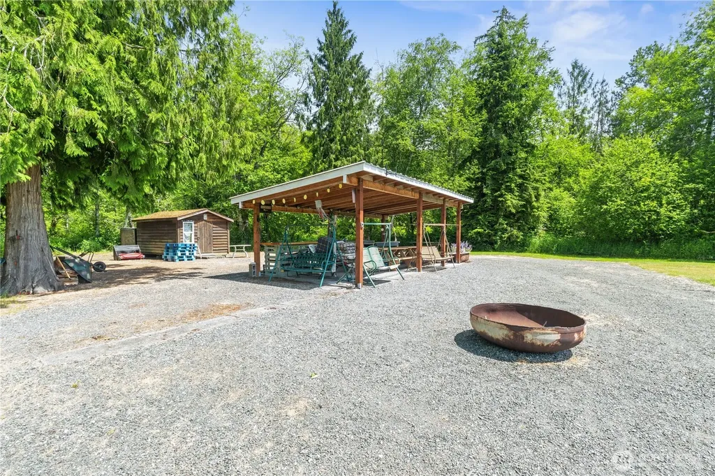 5537 Strand Road Deming WA 98244