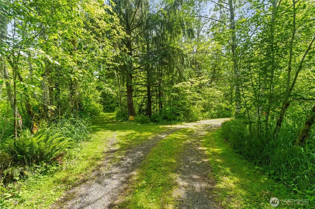 5537 Strand Road Deming WA 98244