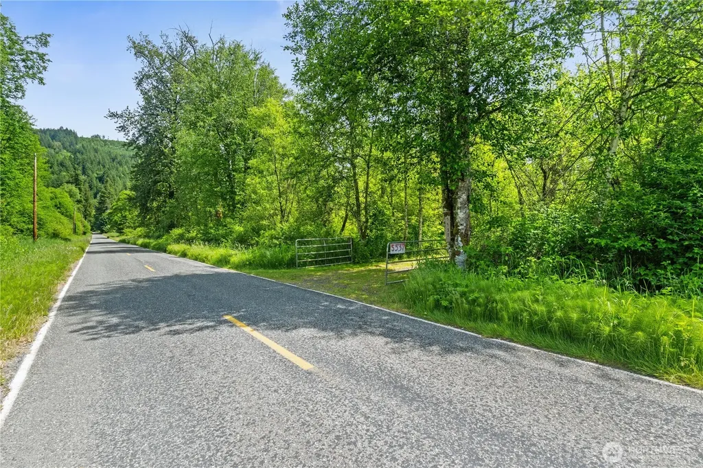 5537 Strand Road Deming WA 98244