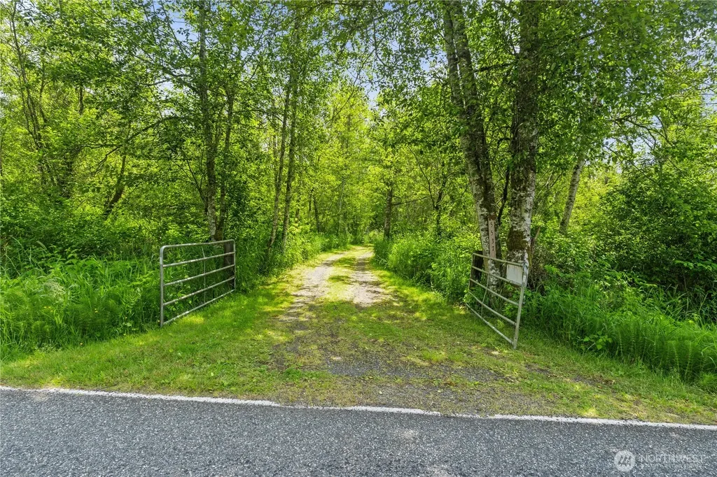 5537 Strand Road Deming WA 98244