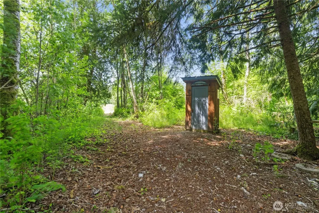 5537 Strand Road Deming WA 98244