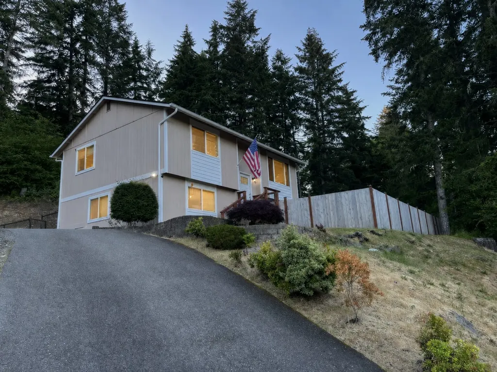 10 NE Anchor Court Belfair WA 98528