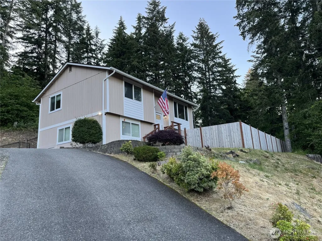 10 NE Anchor Court Belfair WA 98528
