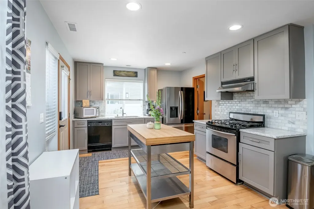 1186 Griggs Street Dupont WA 98327