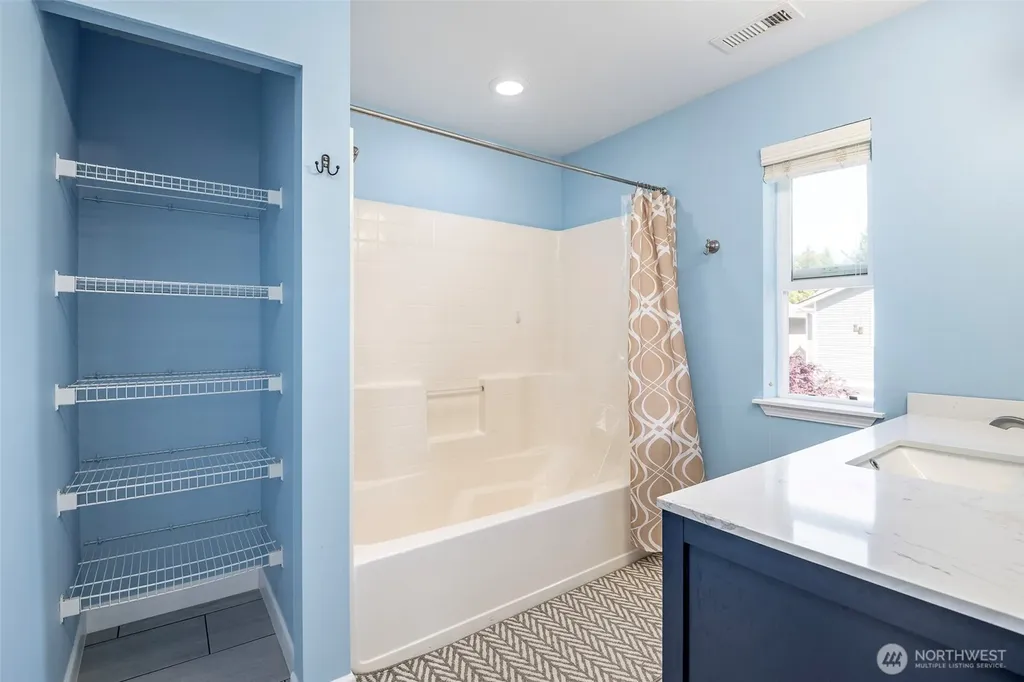1186 Griggs Street Dupont WA 98327