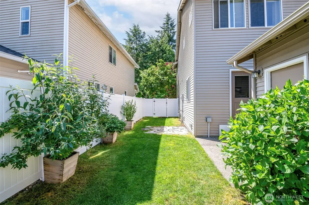 1186 Griggs Street Dupont WA 98327