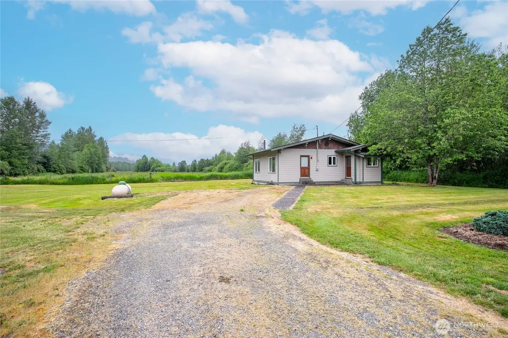 5473 Strand Road Deming WA 98244