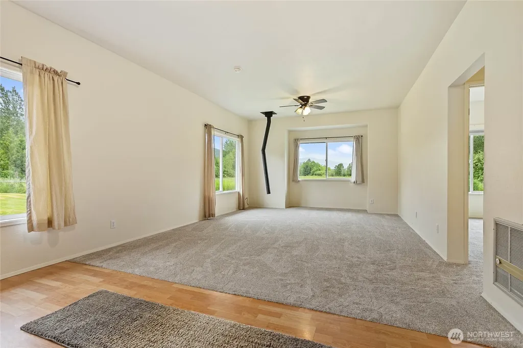 5473 Strand Road Deming WA 98244