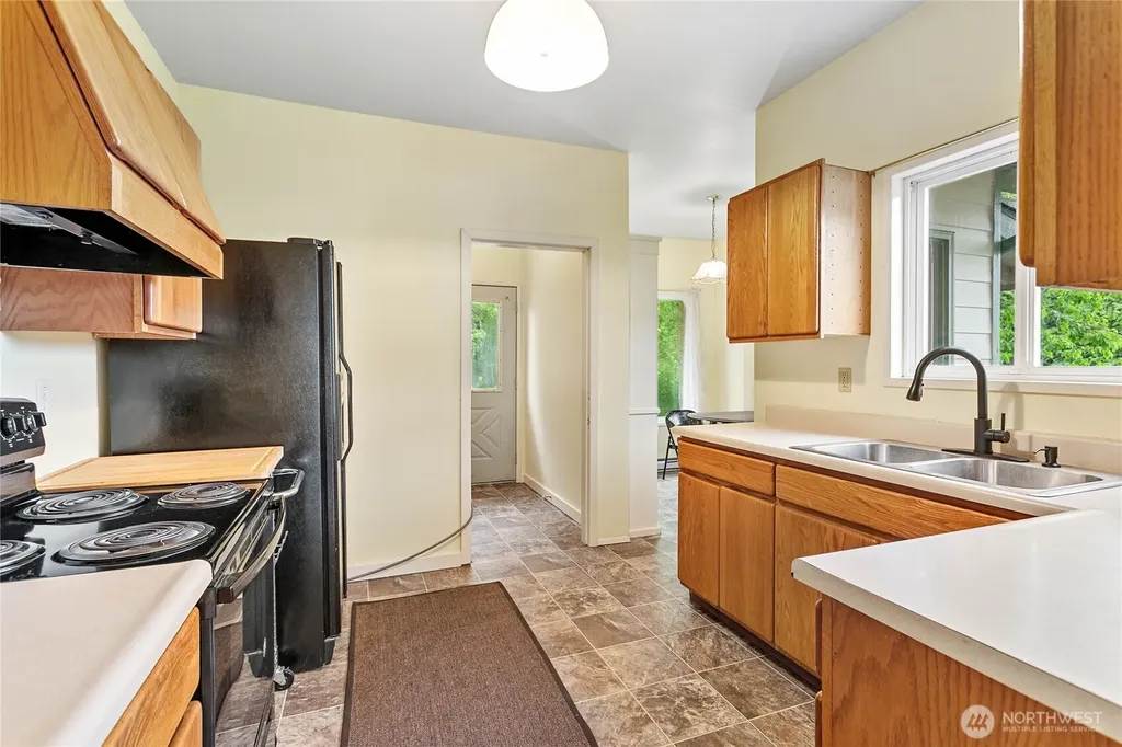 5473 Strand Road Deming WA 98244