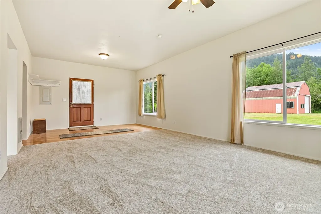 5473 Strand Road Deming WA 98244