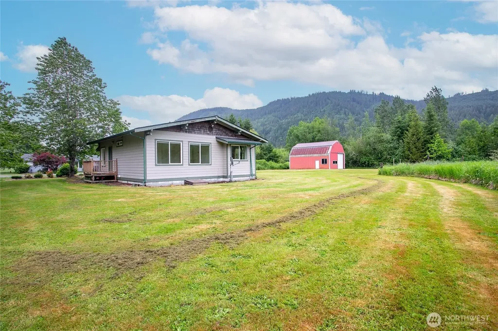 5473 Strand Road Deming WA 98244