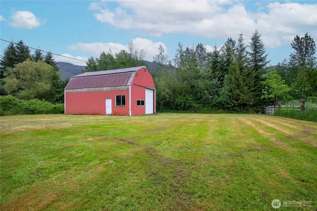 5473 Strand Road Deming WA 98244