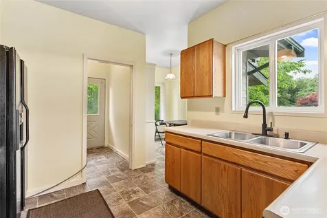 5473 Strand Road Deming WA 98244
