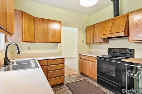 5473 Strand Road Deming WA 98244
