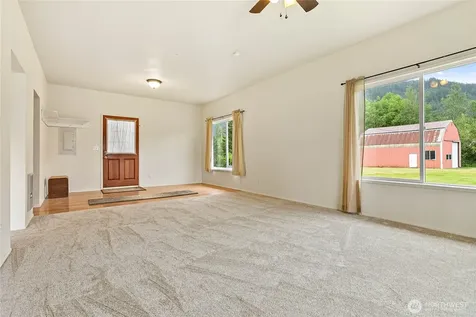 5473 Strand Road Deming WA 98244