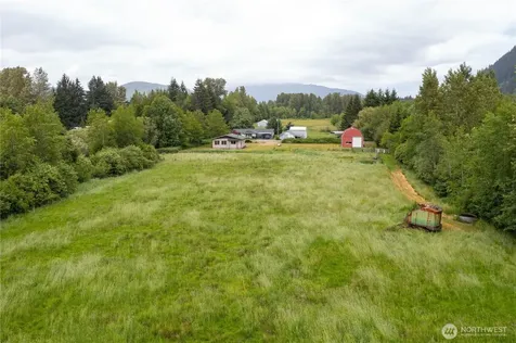 5473 Strand Road Deming WA 98244