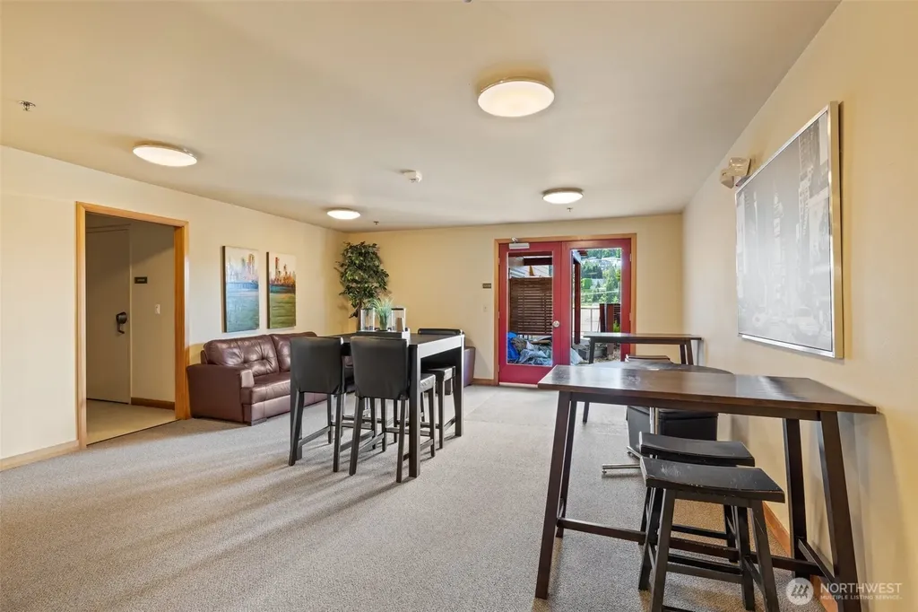 827 Hiawatha Place S Seattle WA 98144