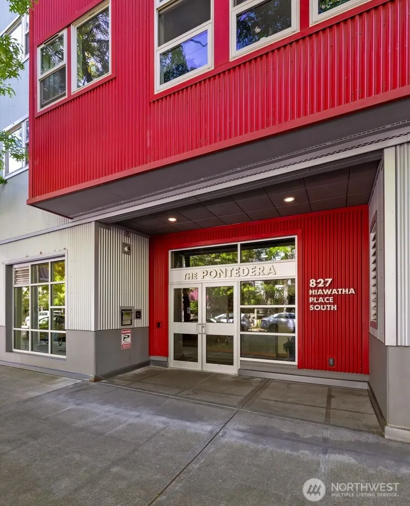 827 Hiawatha Place S Seattle WA 98144