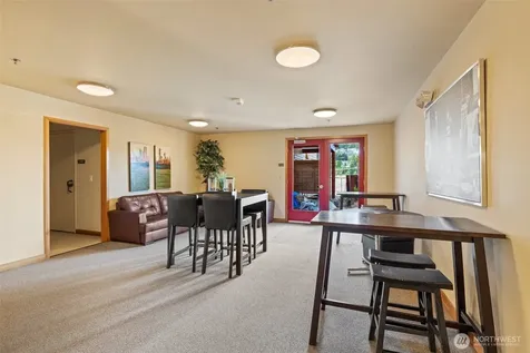 827 Hiawatha Place S Seattle WA 98144
