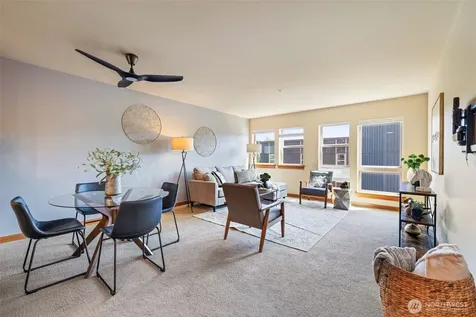 827 Hiawatha Place S Seattle WA 98144