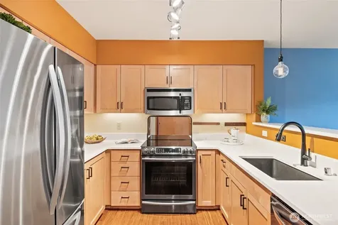 827 Hiawatha Place S Seattle WA 98144