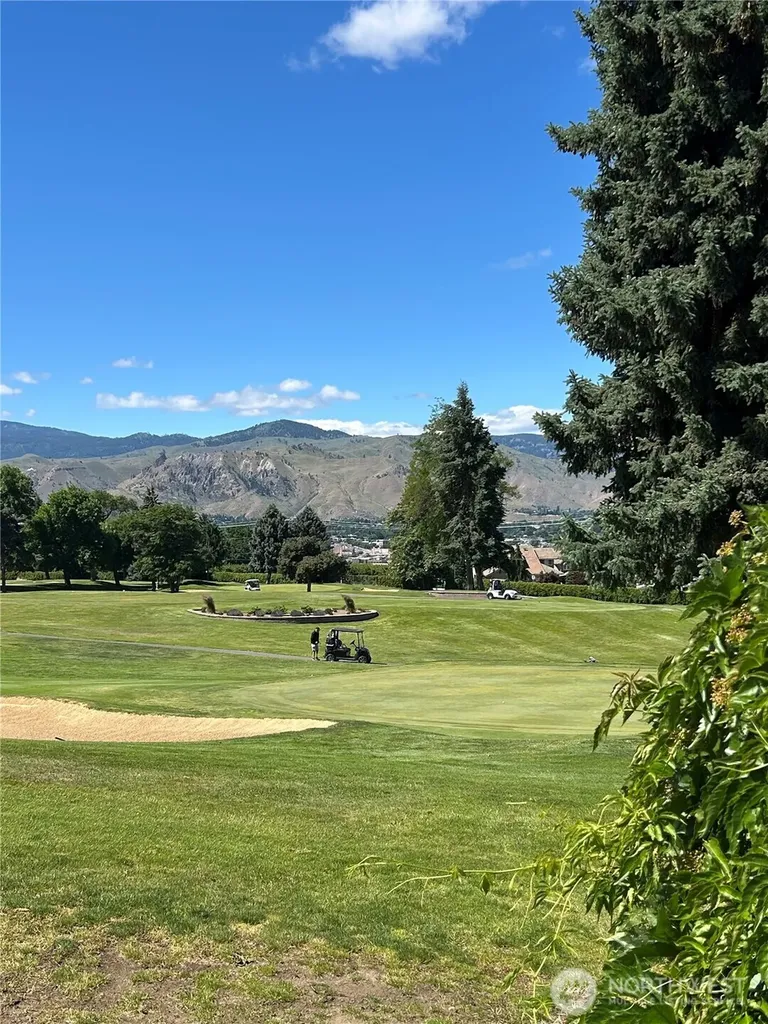 225 19th Street NE East Wenatchee WA 98802